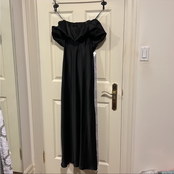 Dynamite x Nitsan Elizabeth Ruffle Off the Shoulder Maxi Dress - Picture 6 of 8